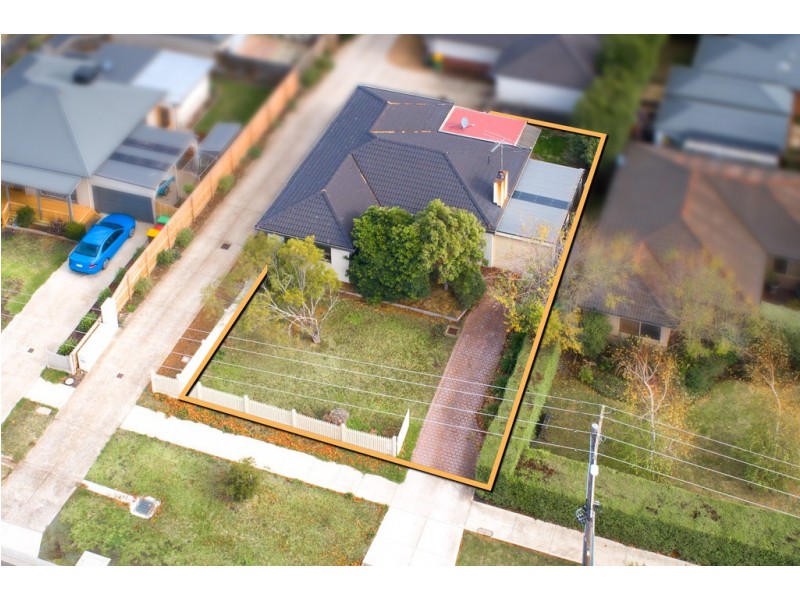 Unit 1, 10 Rodney Street, Gisborne VIC 3437