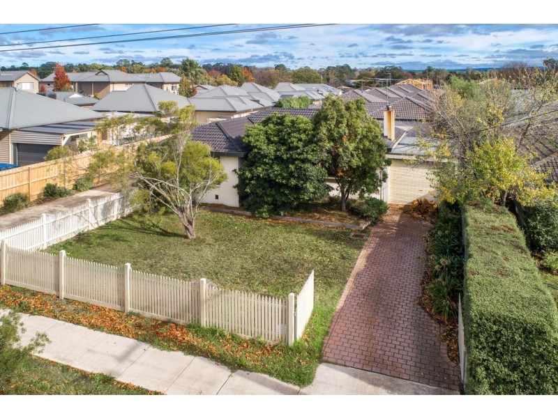 Unit 1, 10 Rodney Street, Gisborne VIC 3437