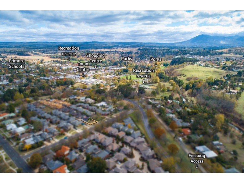 Unit 1, 10 Rodney Street, Gisborne VIC 3437