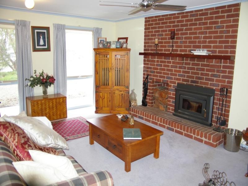 6 Skyline Dr, Gisborne VIC 3437