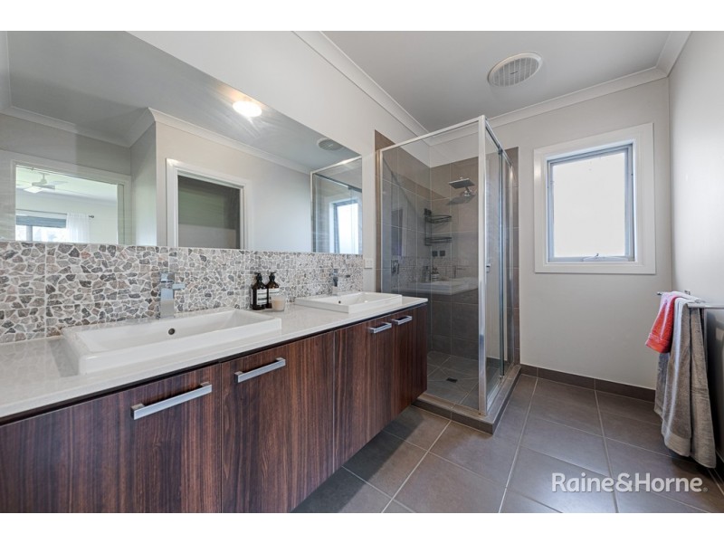 24 Tasman Road, Gisborne VIC 3437