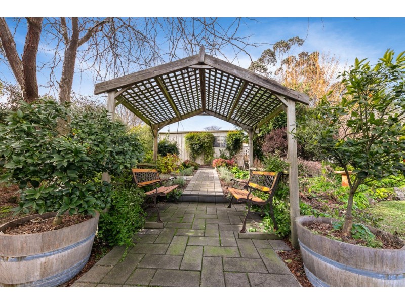 19 Oakley Court, Gisborne VIC 3437