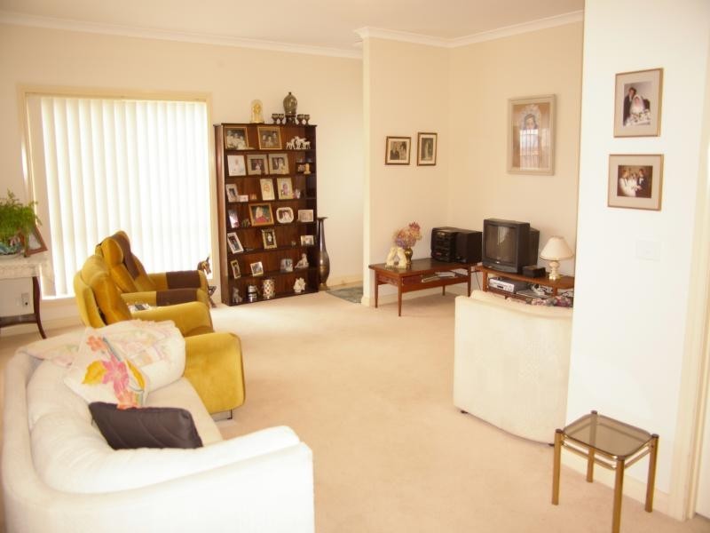 1/22 Howey St, Gisborne VIC 3437