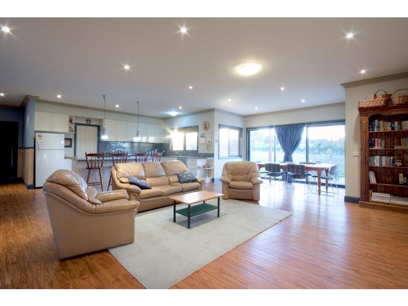 15 Kumbari Court*, New Gisborne VIC 3438