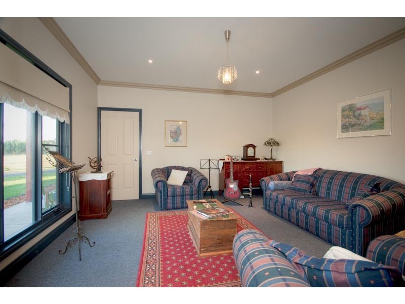 15 Kumbari Court*, New Gisborne VIC 3438