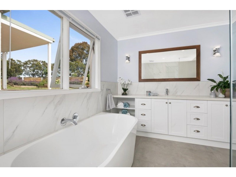 71 Duggan Road, Gisborne VIC 3437