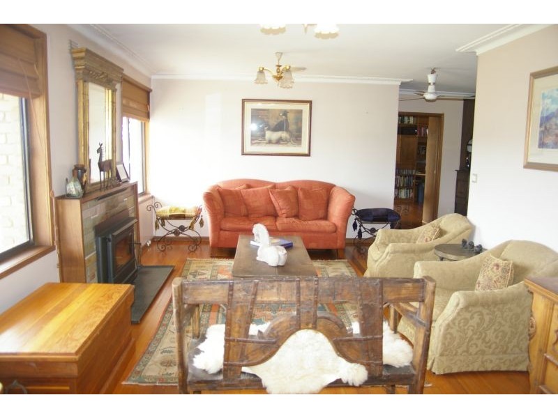 44 Peters Rd, Gisborne VIC 3437