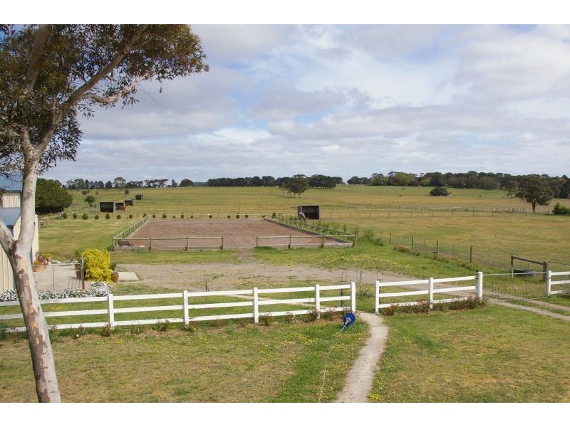 44 Peters Rd, Gisborne VIC 3437