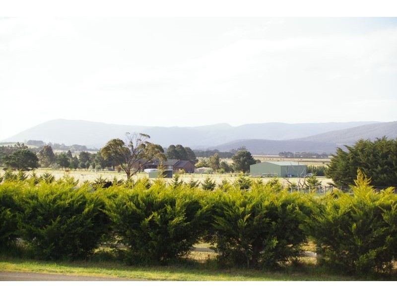 44 Peters Rd, Gisborne VIC 3437