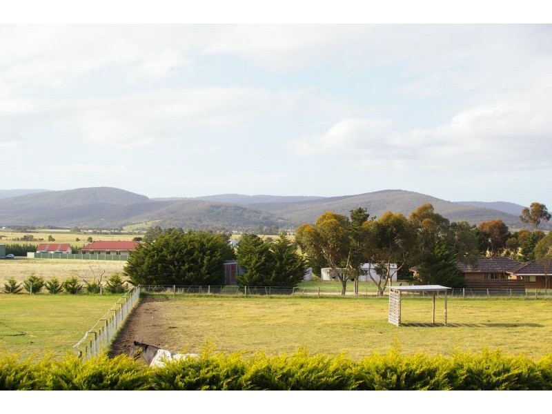 44 Peters Rd, Gisborne VIC 3437