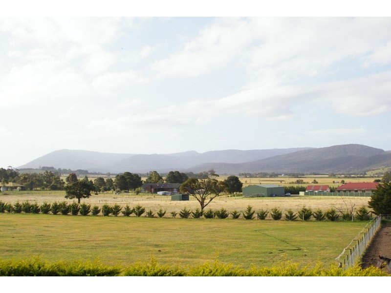 44 Peters Rd, Gisborne VIC 3437