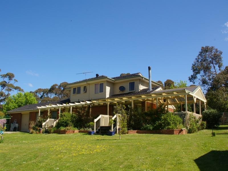 17 Windsor St, Macedon VIC 3440