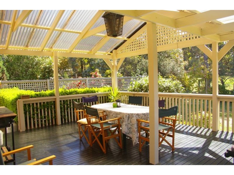 17 Windsor St, Macedon VIC 3440