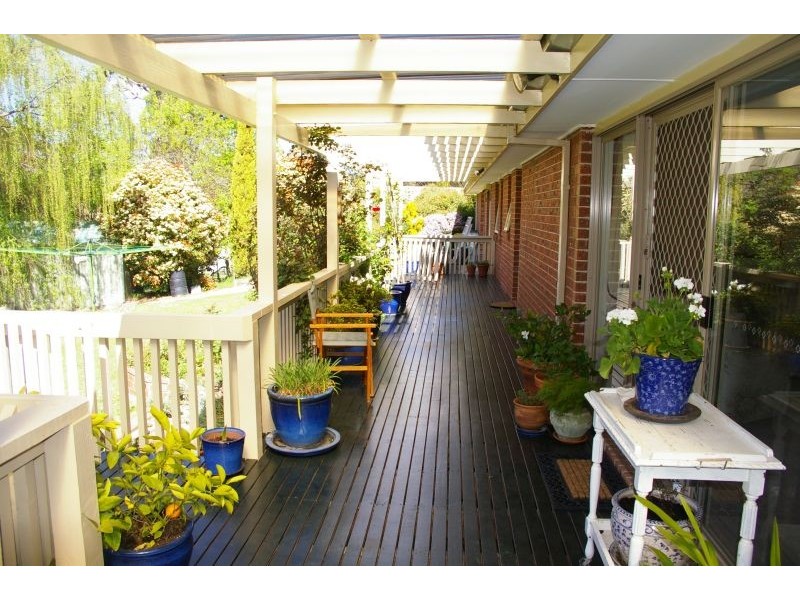 17 Windsor St, Macedon VIC 3440