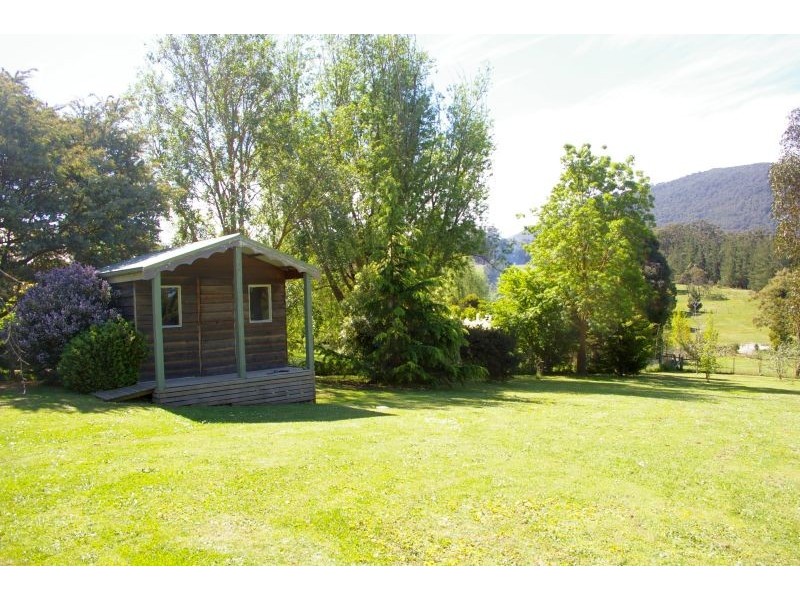 17 Windsor St, Macedon VIC 3440