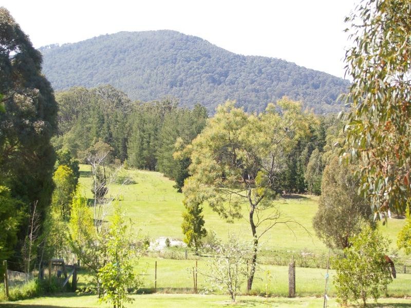 17 Windsor St, Macedon VIC 3440