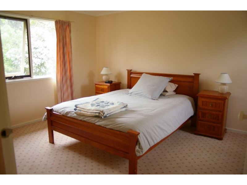17 Windsor St, Macedon VIC 3440