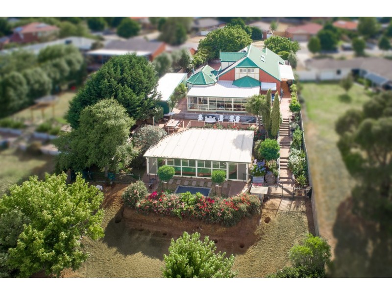 27 The Boulevard, Gisborne VIC 3437