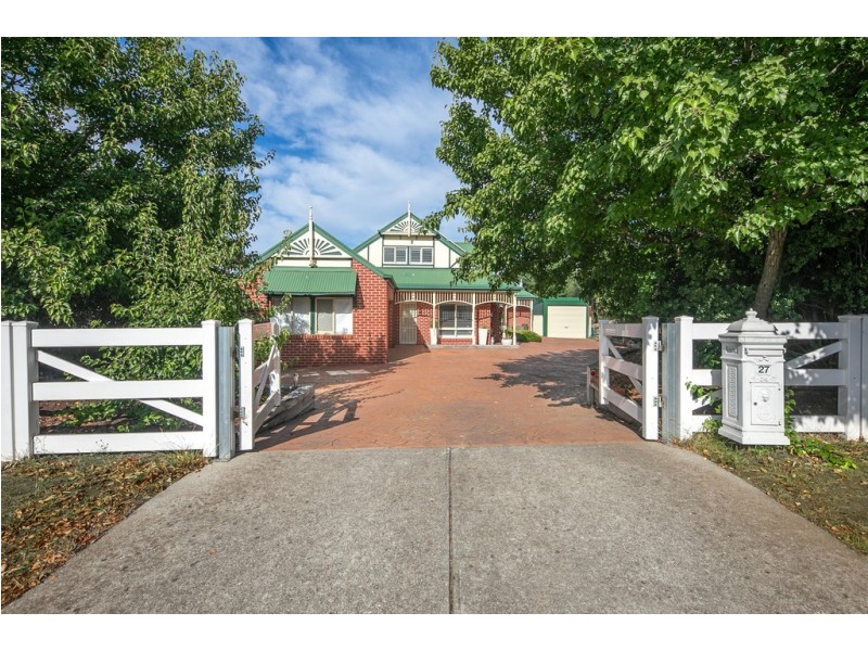 27 The Boulevard, Gisborne VIC 3437