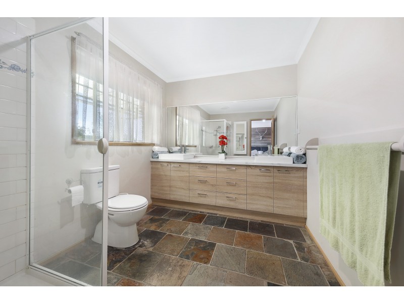 27 The Boulevard, Gisborne VIC 3437