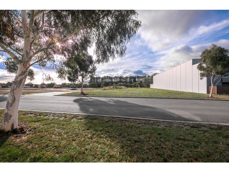 9 Meek Street, New Gisborne VIC 3438