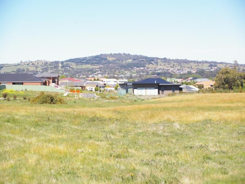 11  McKim Rd, Gisborne VIC 3437