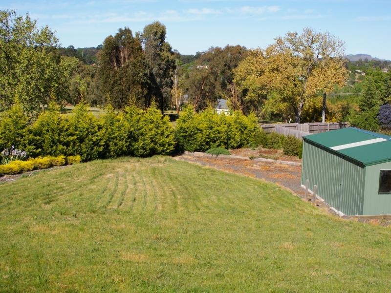 5 Olivia Crt, Gisborne VIC 3437