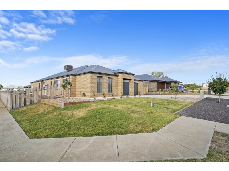32 Rangeview Drive, Riddells Creek VIC 3431