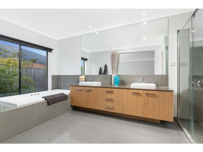 11 Childe Harold Road, Gisborne VIC 3437