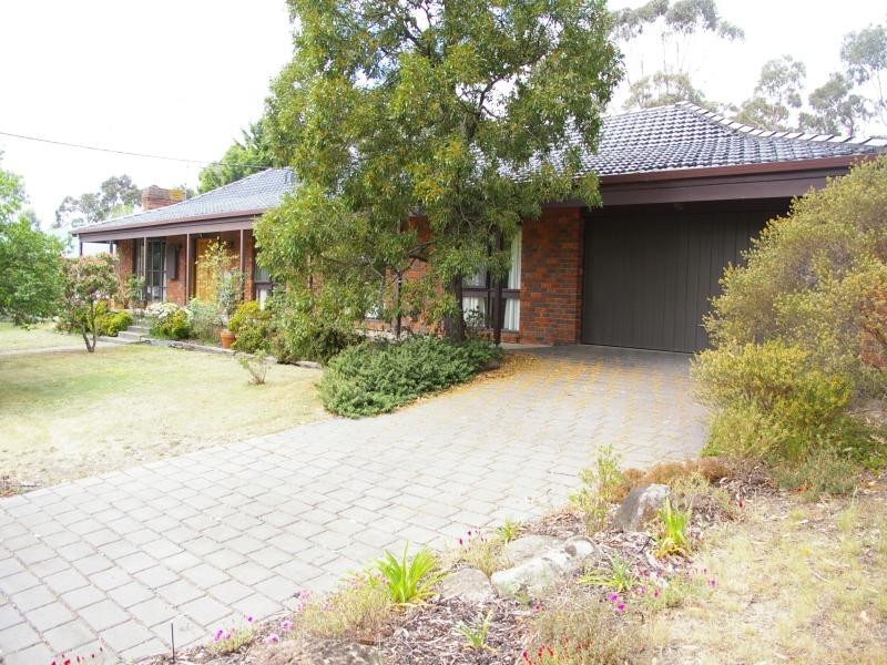11 Pennygreen Dr, Gisborne VIC 3437