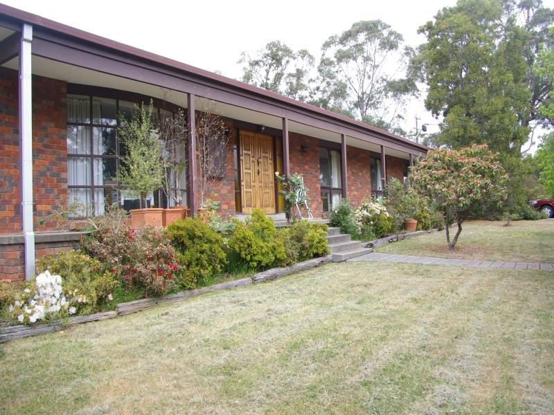 11 Pennygreen Dr, Gisborne VIC 3437