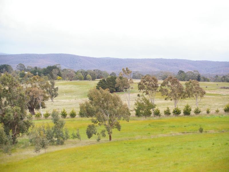 71 Dunne Rd*, Gisborne VIC 3437