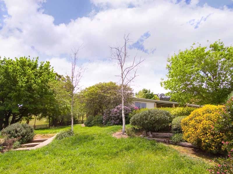 71 Dunne Rd*, Gisborne VIC 3437
