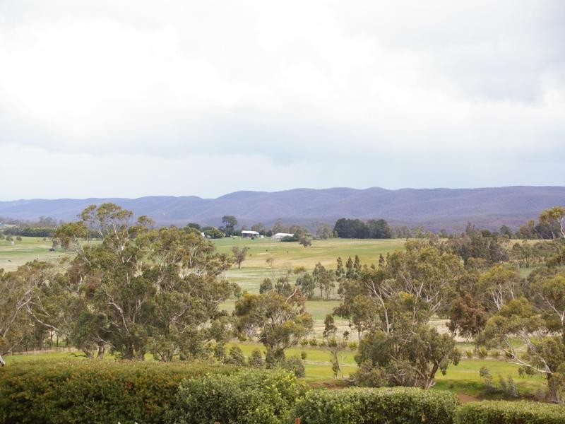 71 Dunne Rd*, Gisborne VIC 3437