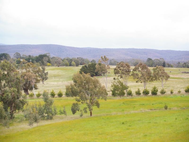 71 Dunne Rd*, Gisborne VIC 3437