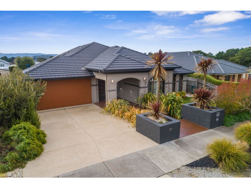 17 McKernan Place, Gisborne VIC 3437