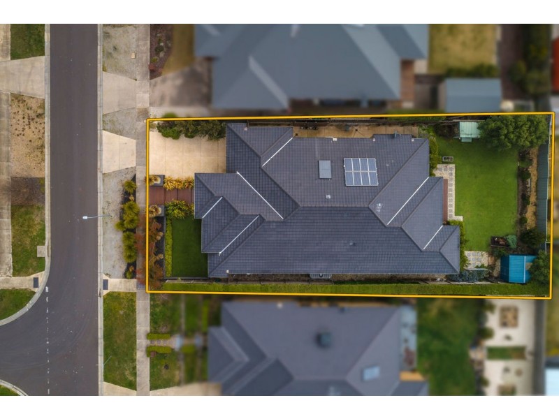 17 McKernan Place, Gisborne VIC 3437