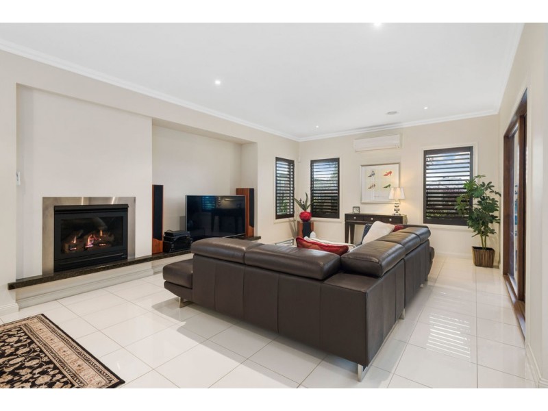17 McKernan Place, Gisborne VIC 3437