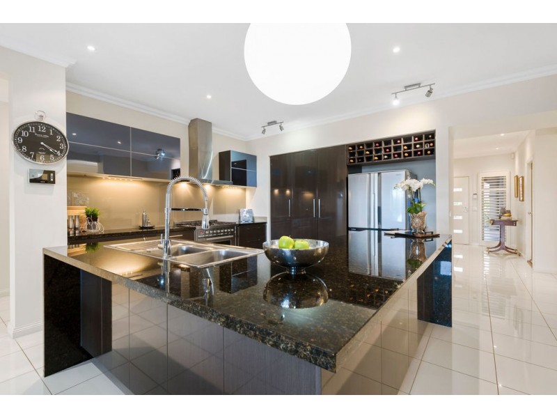 17 McKernan Place, Gisborne VIC 3437