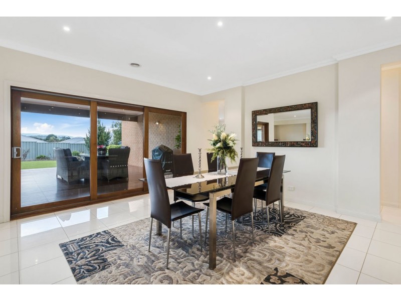 17 McKernan Place, Gisborne VIC 3437
