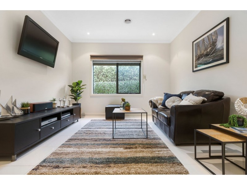 17 McKernan Place, Gisborne VIC 3437