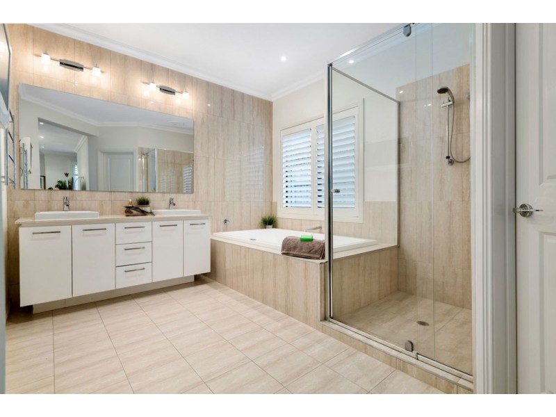 17 McKernan Place, Gisborne VIC 3437