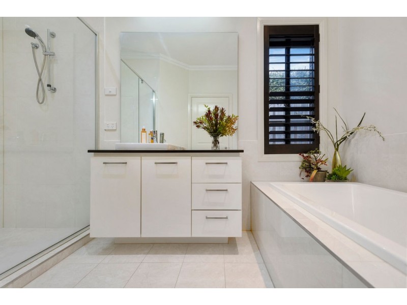 17 McKernan Place, Gisborne VIC 3437
