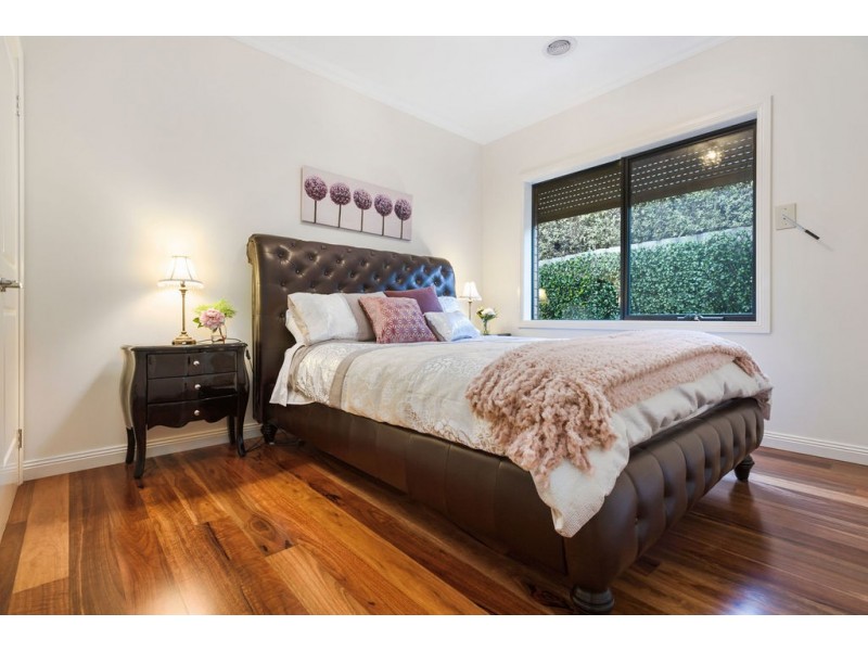 17 McKernan Place, Gisborne VIC 3437