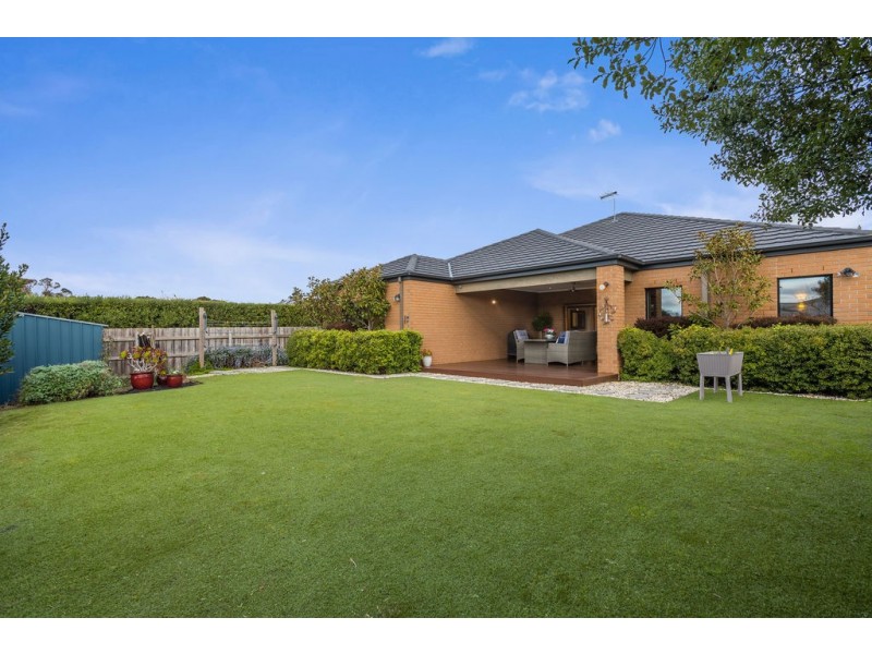 17 McKernan Place, Gisborne VIC 3437
