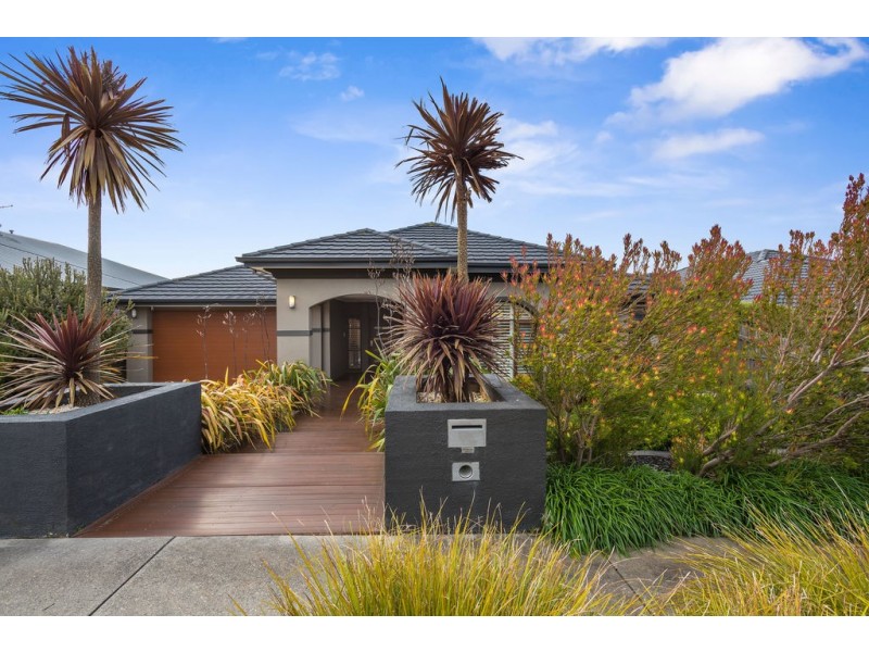 17 McKernan Place, Gisborne VIC 3437