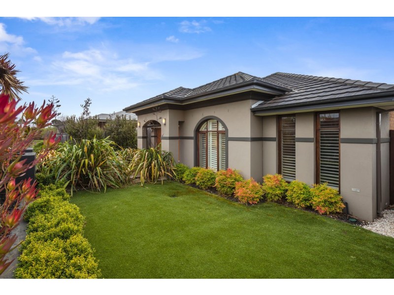 17 McKernan Place, Gisborne VIC 3437