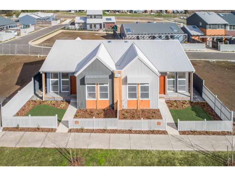 7 and 9 Hurst Drive, New Gisborne VIC 3438