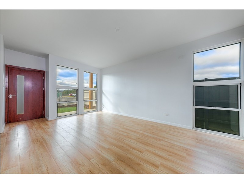 7 and 9 Hurst Drive, New Gisborne VIC 3438