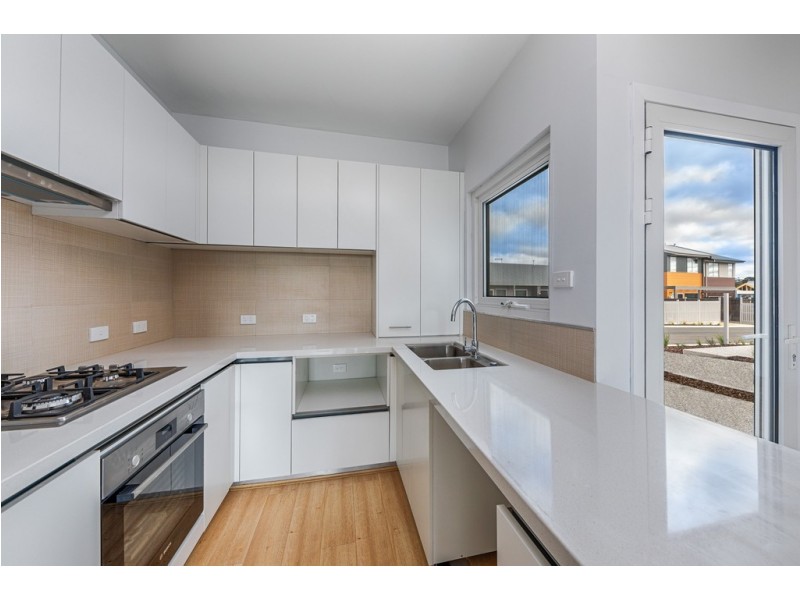 7 and 9 Hurst Drive, New Gisborne VIC 3438